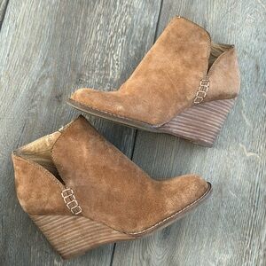 Lucky Brand Yimme Brown Suede Wedge Heel Ankle Booties Shoe Boots Women’s 7.5